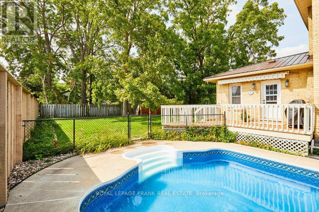 












7 ADELAIDE STREET N

,
Kawartha Lakes (Lindsay),




Ontario
K9V4K7

