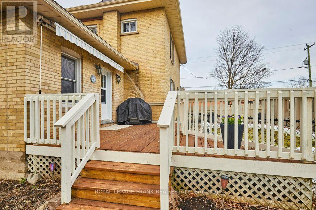 












7 ADELAIDE STREET N

,
Kawartha Lakes (Lindsay),




Ontario
K9V4K7

