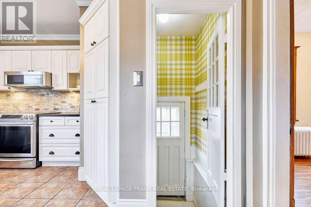 












7 ADELAIDE STREET N

,
Kawartha Lakes (Lindsay),




Ontario
K9V4K7

