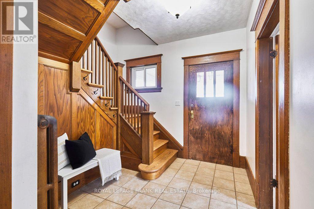 












7 ADELAIDE STREET N

,
Kawartha Lakes (Lindsay),




Ontario
K9V4K7

