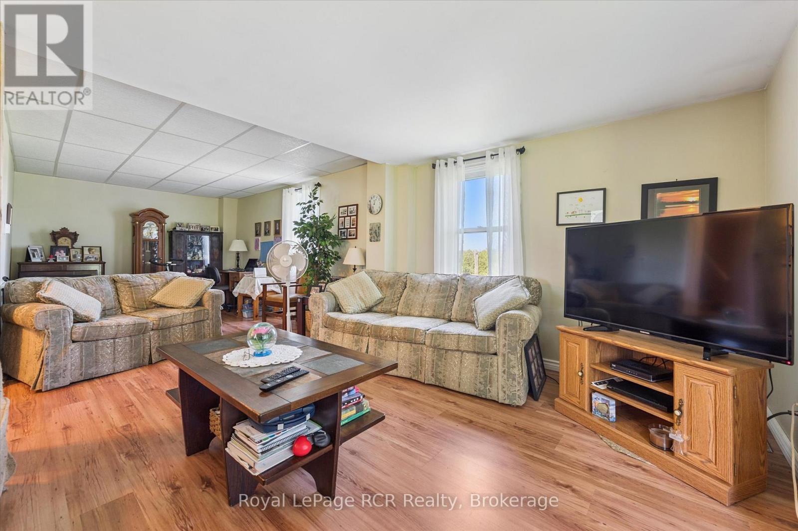 












9206 HIGHWAY 6

,
Wellington North,







Ontario
N0G2E0


