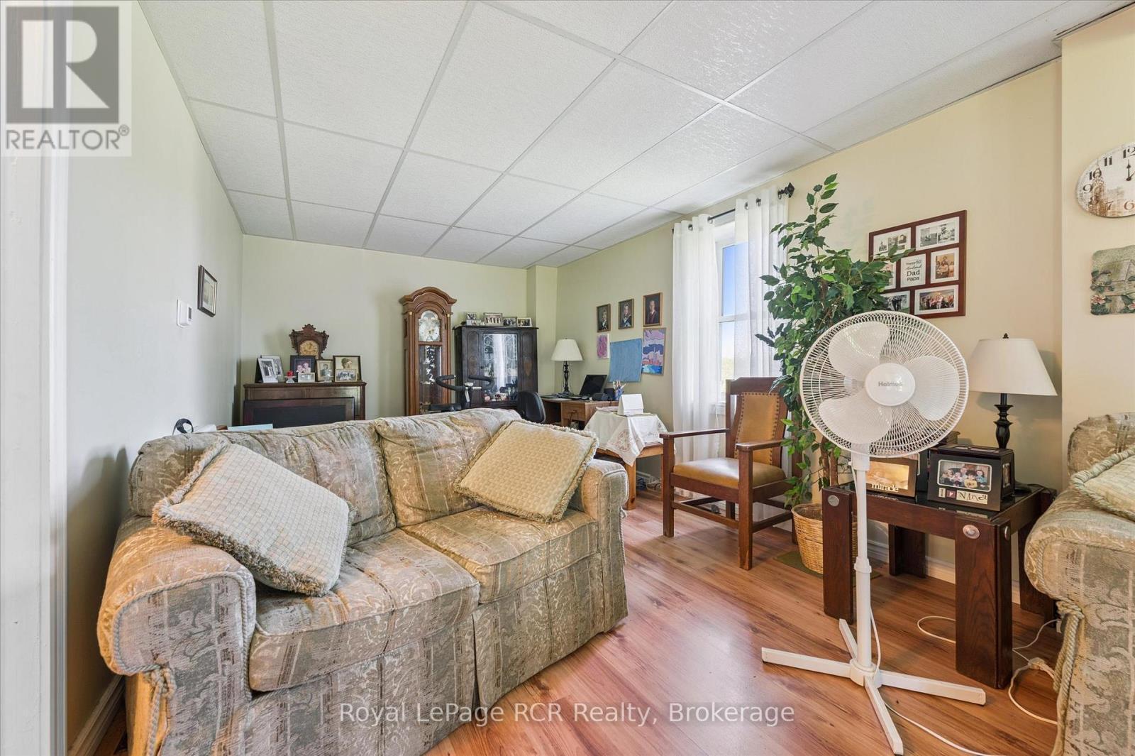 












9206 HIGHWAY 6

,
Wellington North,







Ontario
N0G2E0

