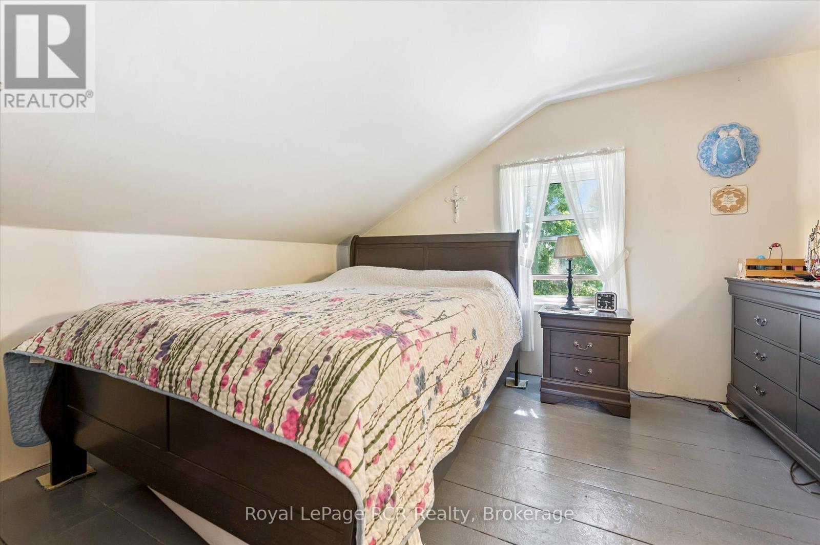 












9206 HIGHWAY 6

,
Wellington North,







Ontario
N0G2E0

