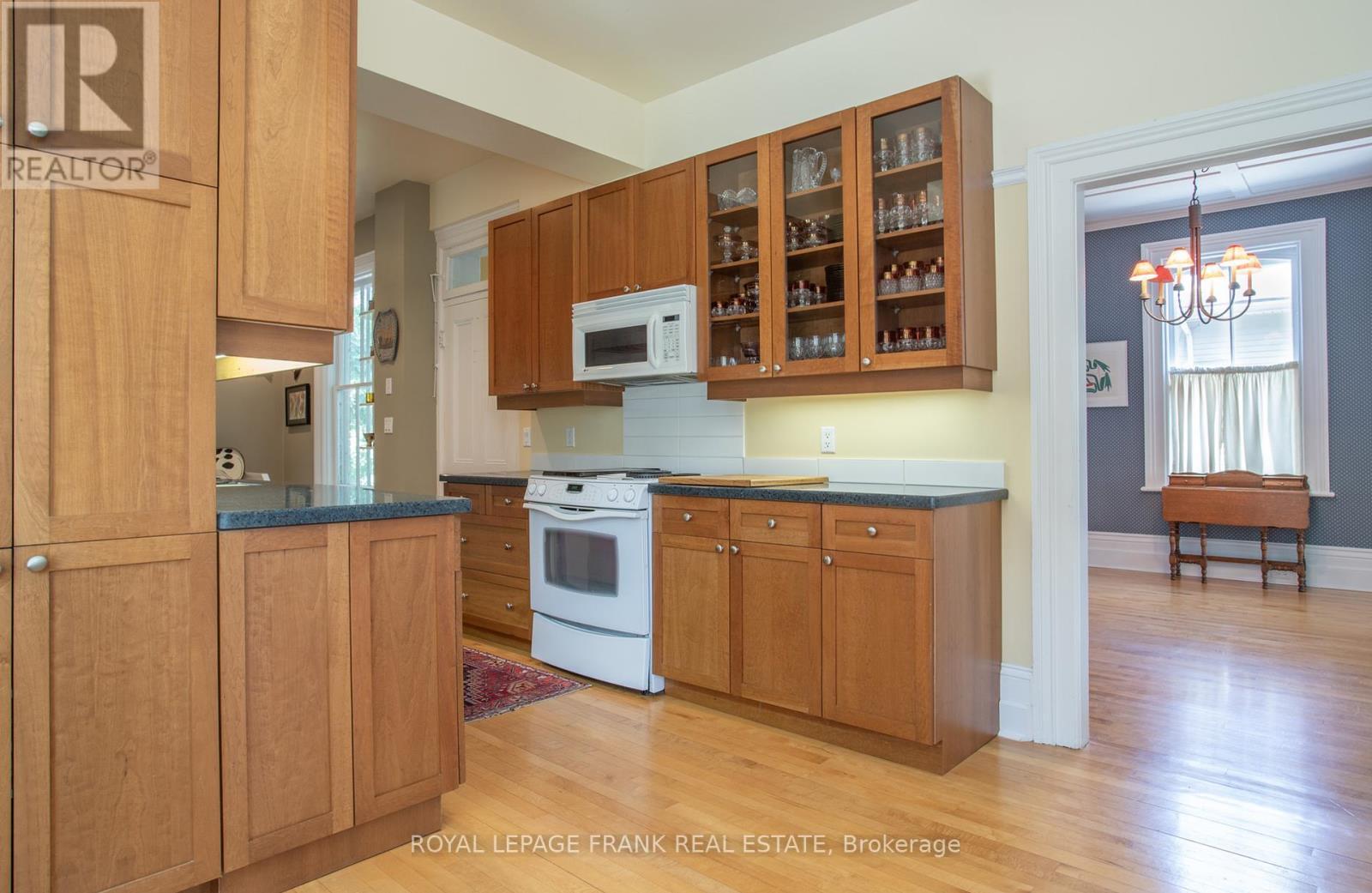 












6 SHERBOURNE STREET

,
Port Hope,




Ontario
L1A1H2

