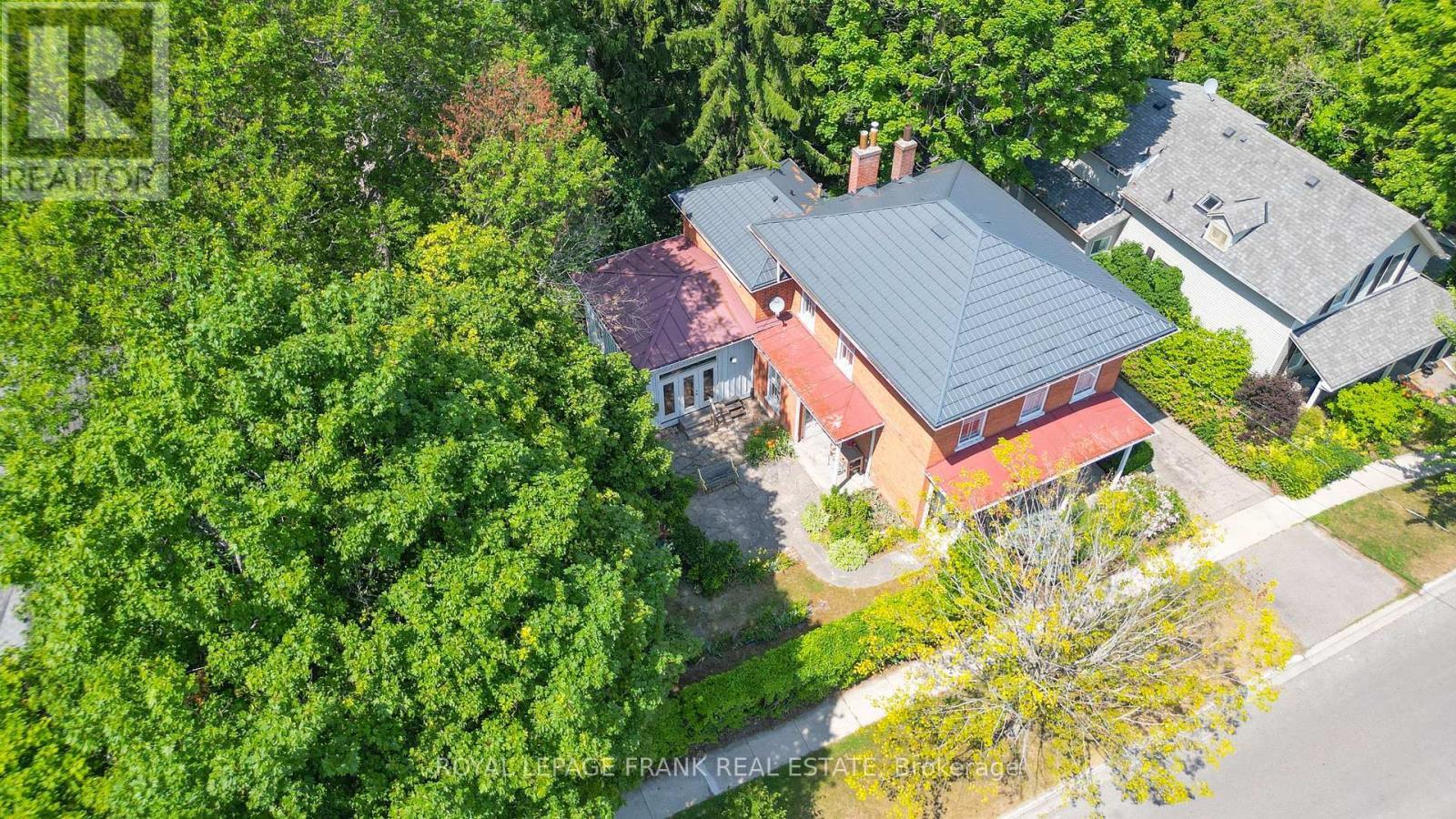 












6 SHERBOURNE STREET

,
Port Hope,




Ontario
L1A1H2

