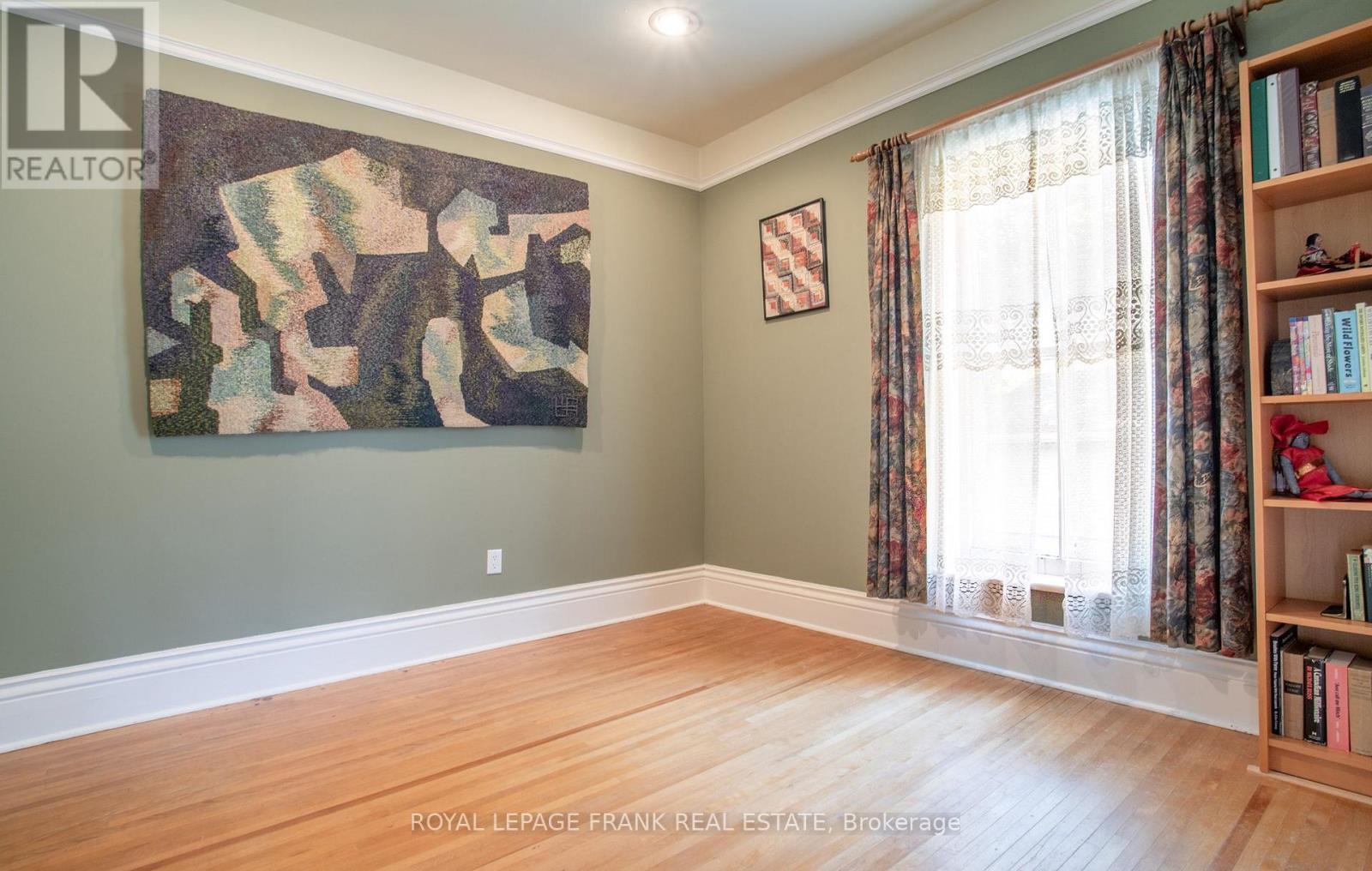 












6 SHERBOURNE STREET

,
Port Hope,




Ontario
L1A1H2

