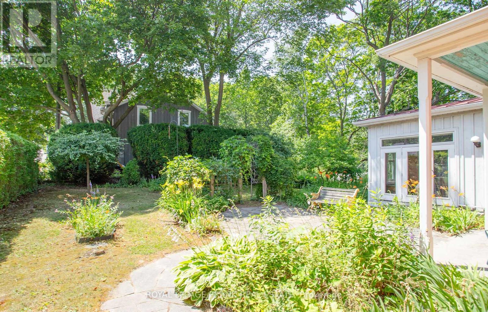












6 SHERBOURNE STREET

,
Port Hope,




Ontario
L1A1H2

