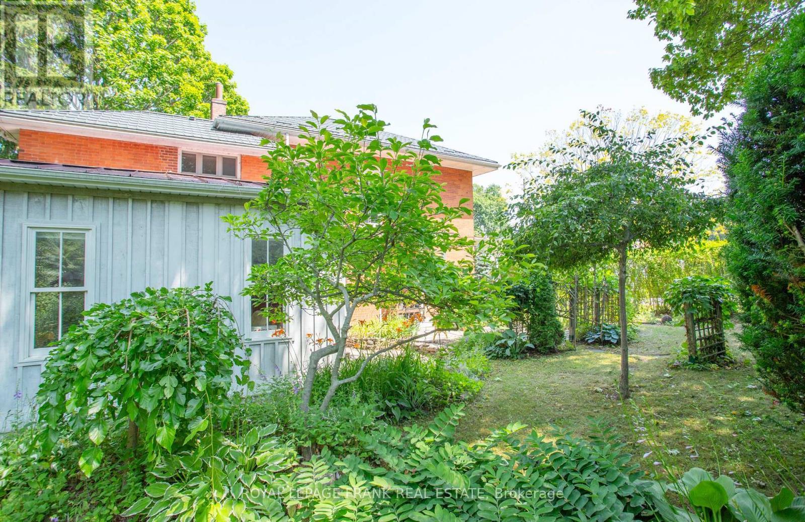 












6 SHERBOURNE STREET

,
Port Hope,




Ontario
L1A1H2

