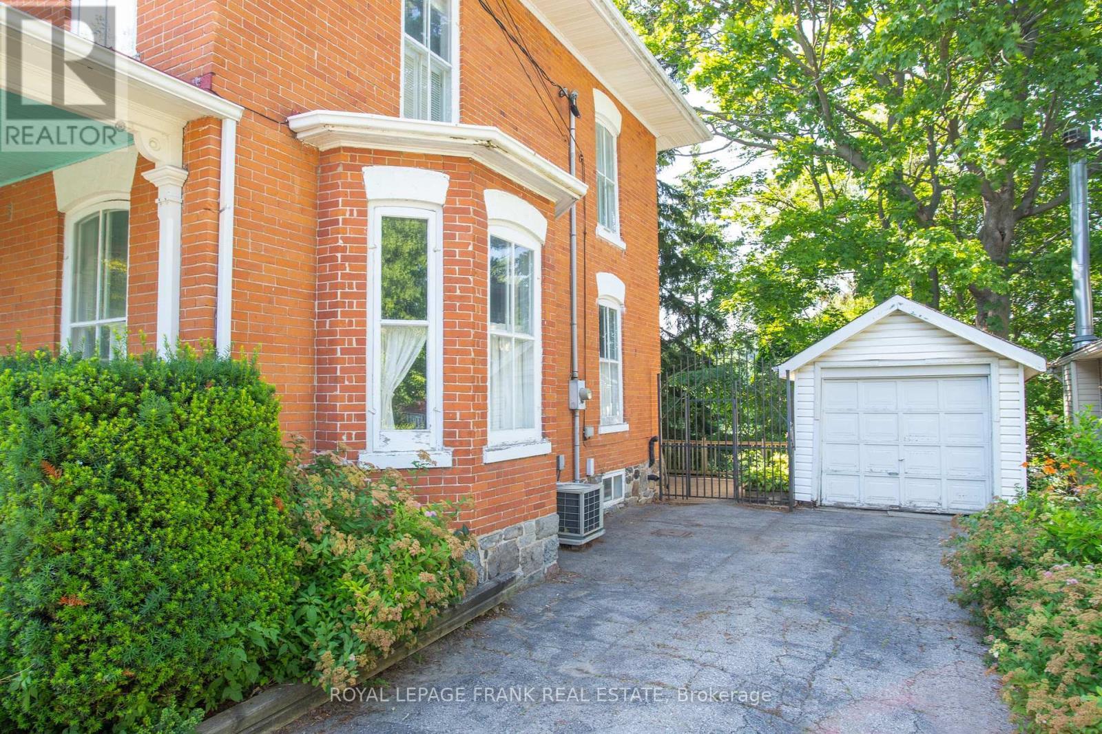 












6 SHERBOURNE STREET

,
Port Hope,




Ontario
L1A1H2

