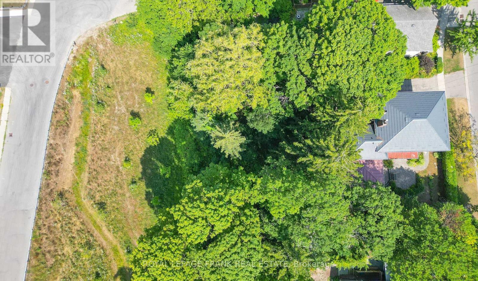 












6 SHERBOURNE STREET

,
Port Hope,




Ontario
L1A1H2

