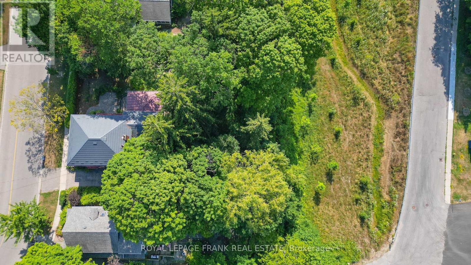 












6 SHERBOURNE STREET

,
Port Hope,




Ontario
L1A1H2

