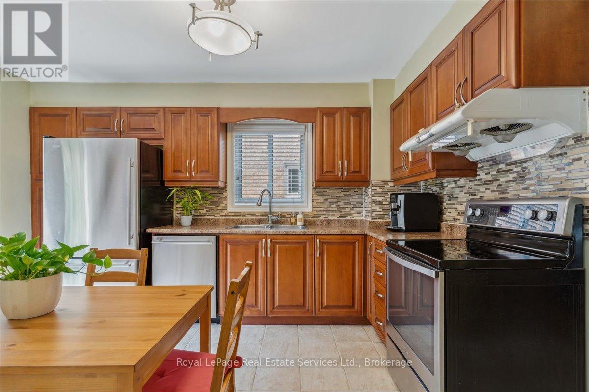 












211 MURRAY STREET

,
Brampton (Brampton West),




Ontario
L6X3L8

