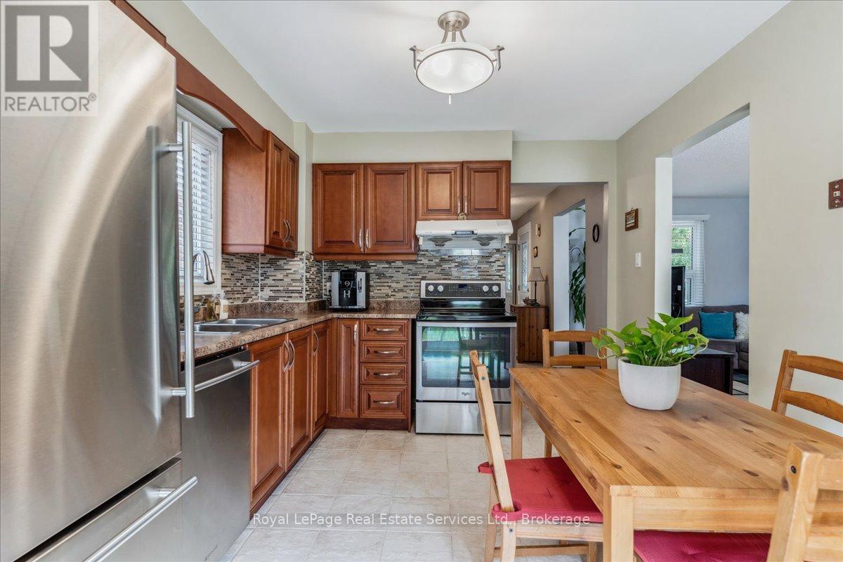 












211 MURRAY STREET

,
Brampton (Brampton West),




Ontario
L6X3L8

