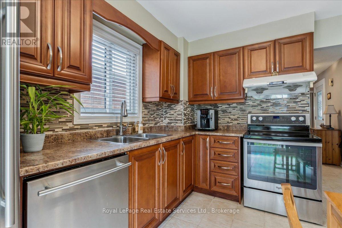












211 MURRAY STREET

,
Brampton (Brampton West),




Ontario
L6X3L8

