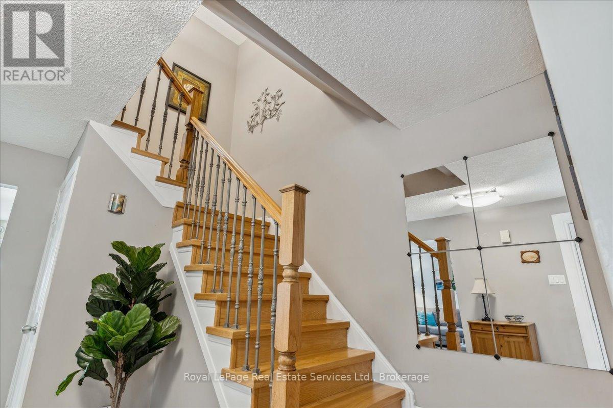 












211 MURRAY STREET

,
Brampton (Brampton West),




Ontario
L6X3L8

