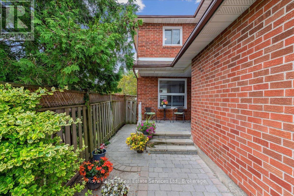 












211 MURRAY STREET

,
Brampton (Brampton West),




Ontario
L6X3L8

