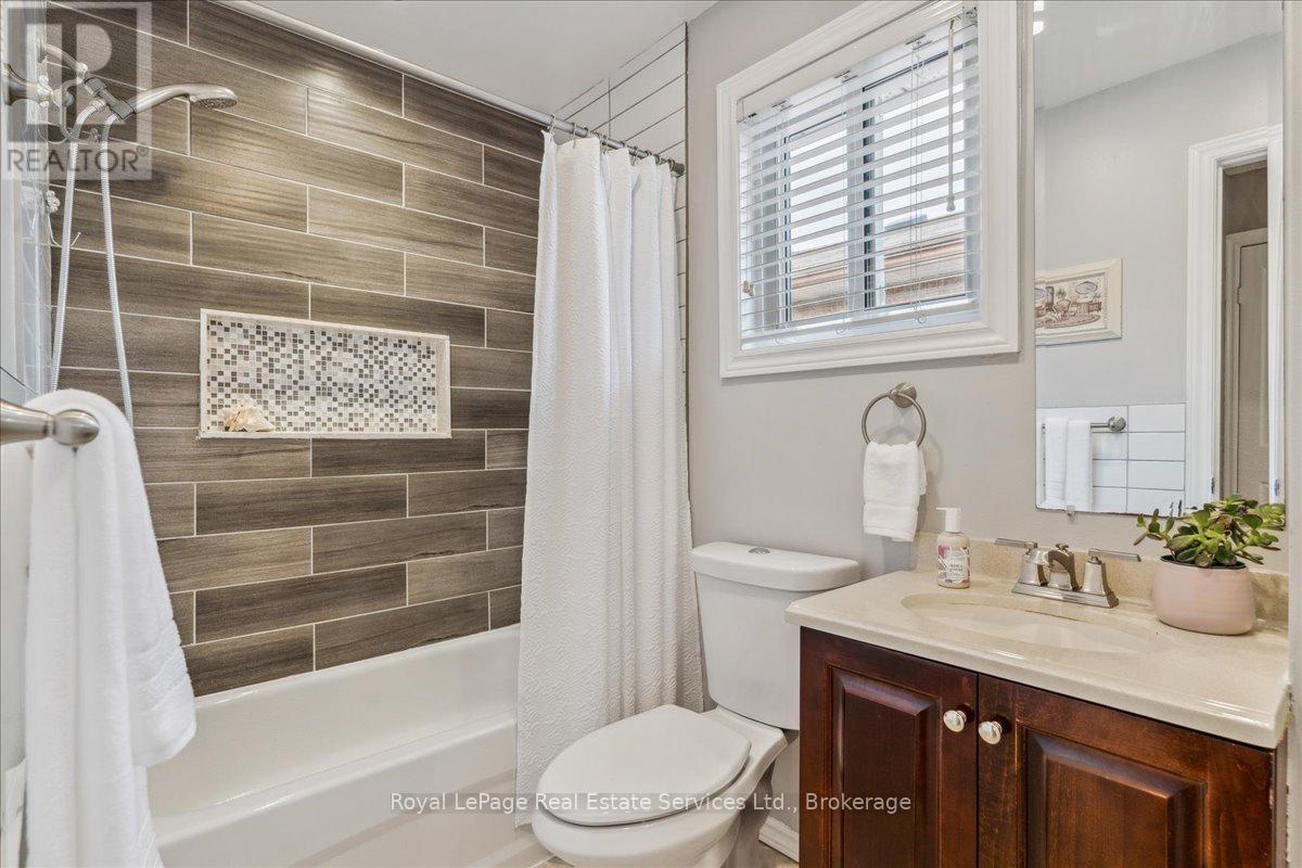 












211 MURRAY STREET

,
Brampton (Brampton West),




Ontario
L6X3L8

