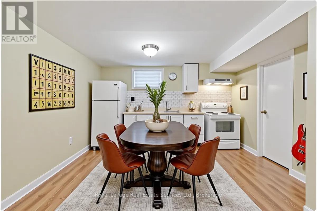 












211 MURRAY STREET

,
Brampton (Brampton West),




Ontario
L6X3L8

