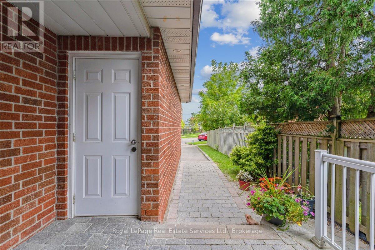 












211 MURRAY STREET

,
Brampton (Brampton West),




Ontario
L6X3L8


