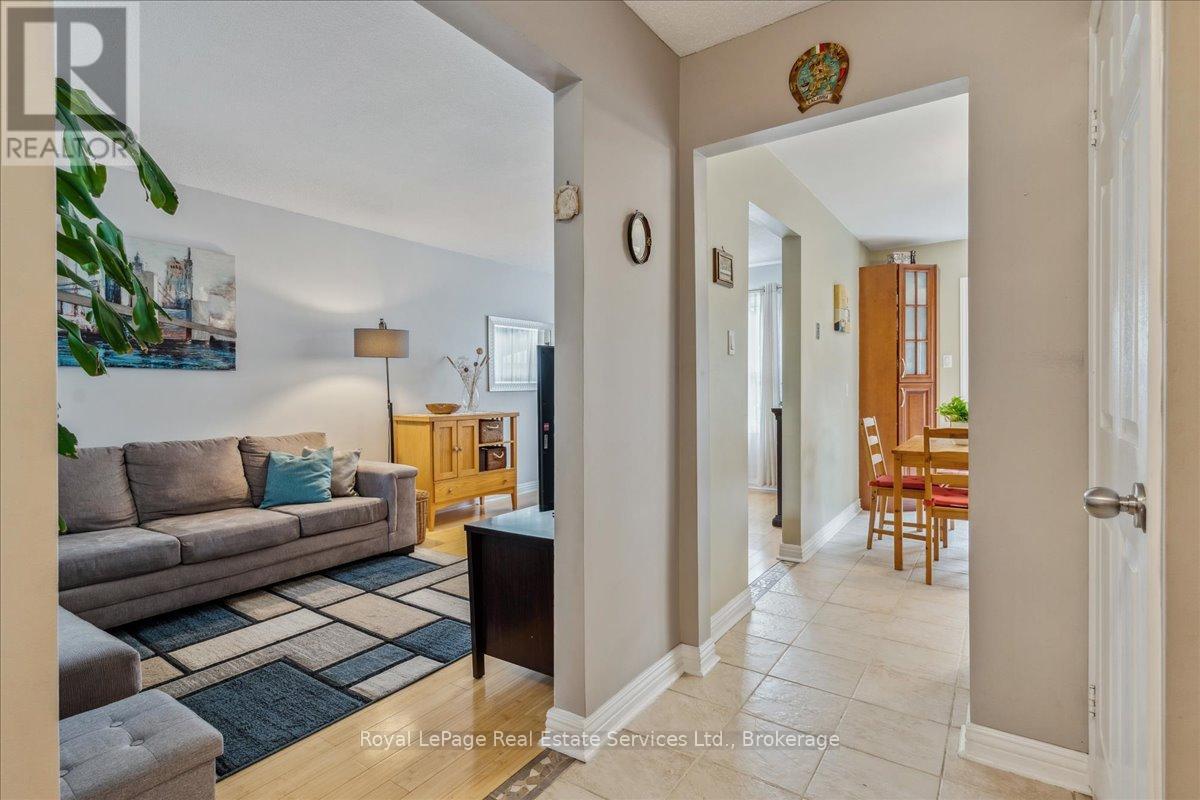 












211 MURRAY STREET

,
Brampton (Brampton West),




Ontario
L6X3L8

