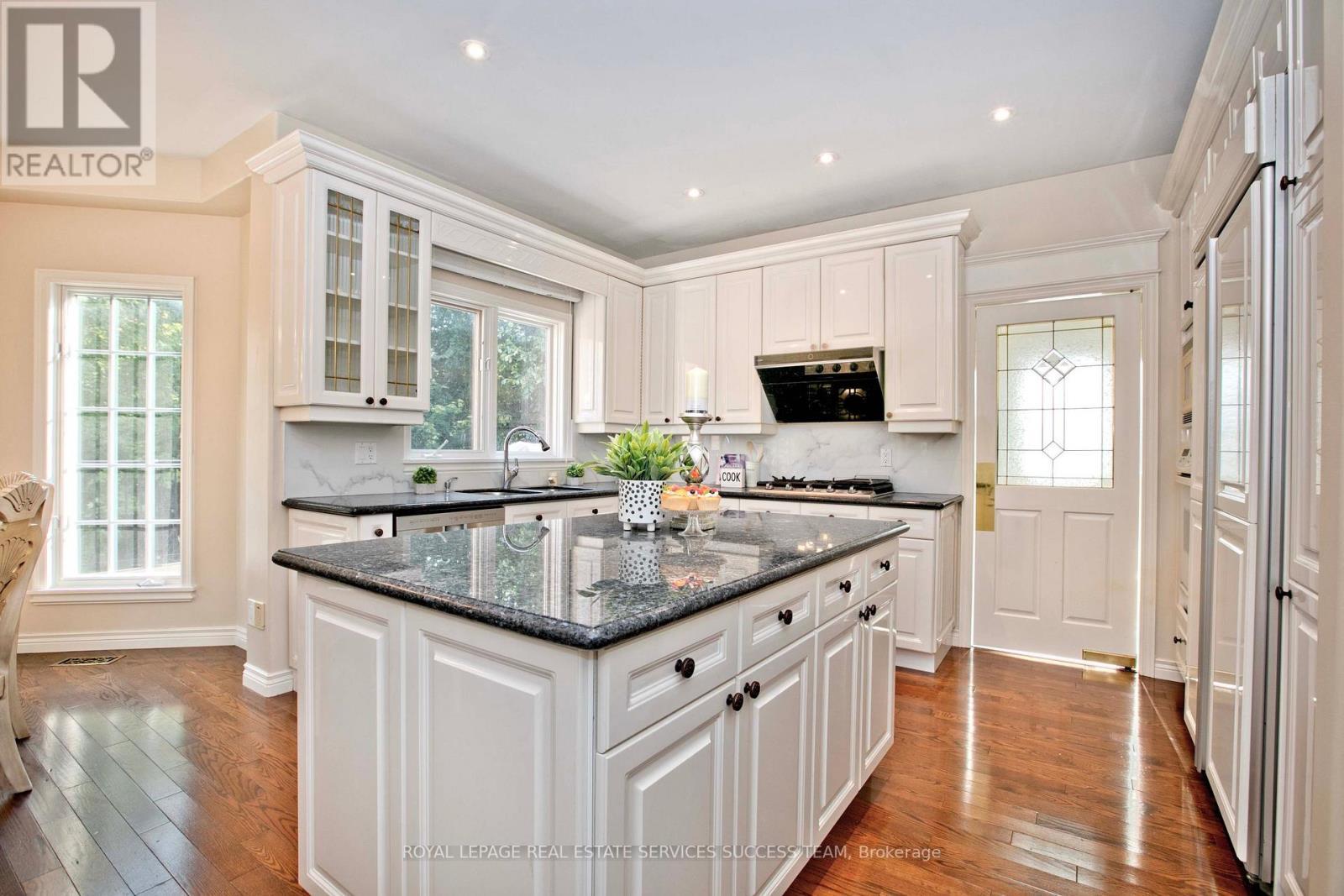 












37 HEATHERWOOD CRESCENT

,
Markham,




Ontario
L3R8W6

