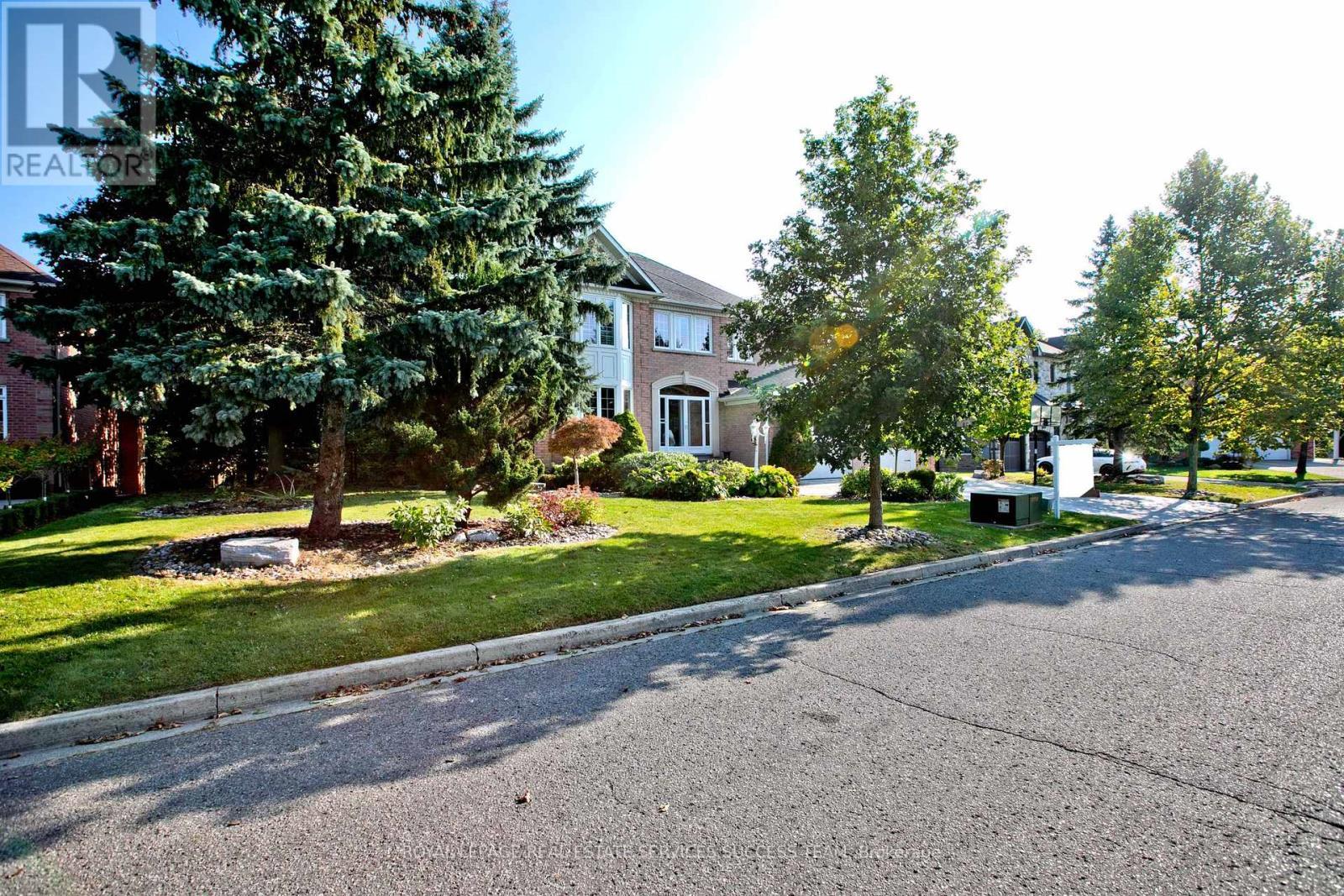 












37 HEATHERWOOD CRESCENT

,
Markham,




Ontario
L3R8W6

