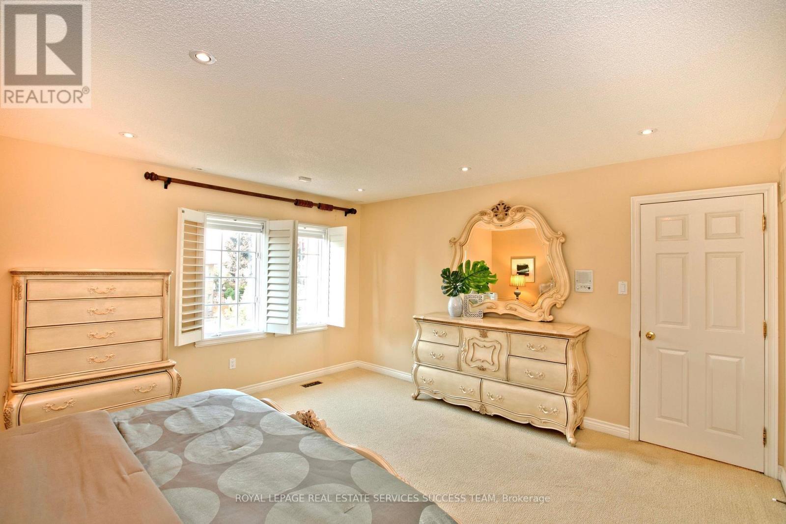 












37 HEATHERWOOD CRESCENT

,
Markham,




Ontario
L3R8W6

