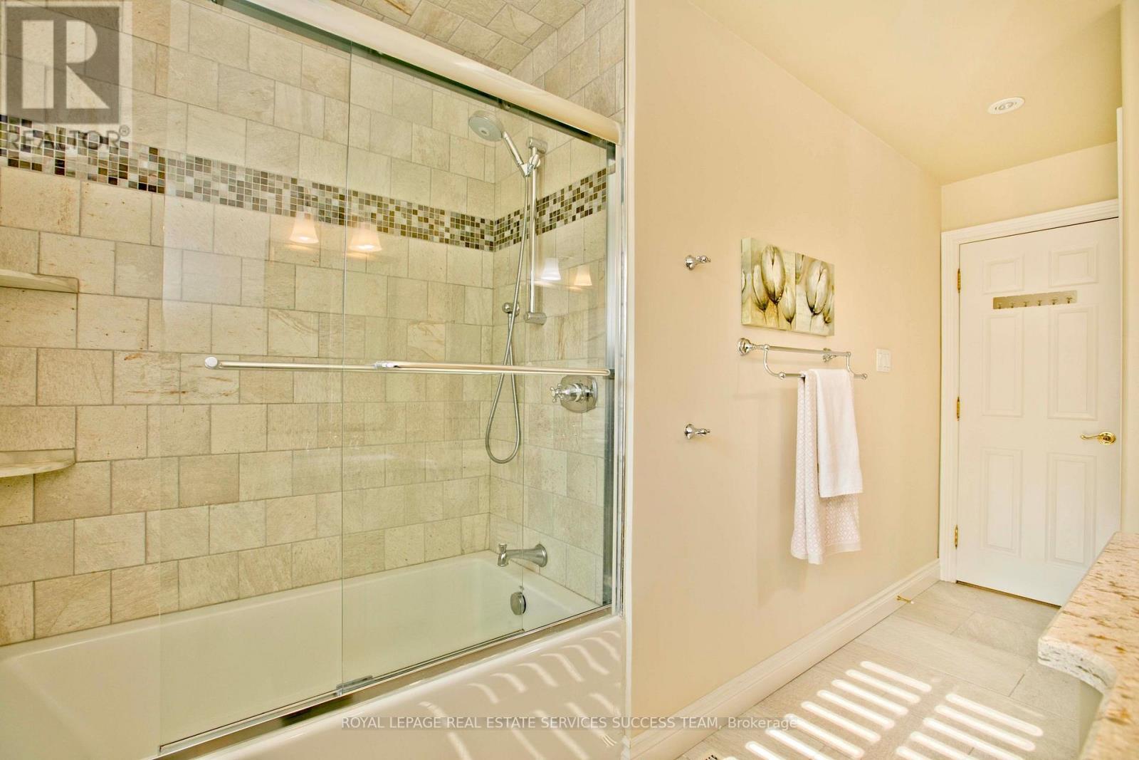 












37 HEATHERWOOD CRESCENT

,
Markham,




Ontario
L3R8W6

