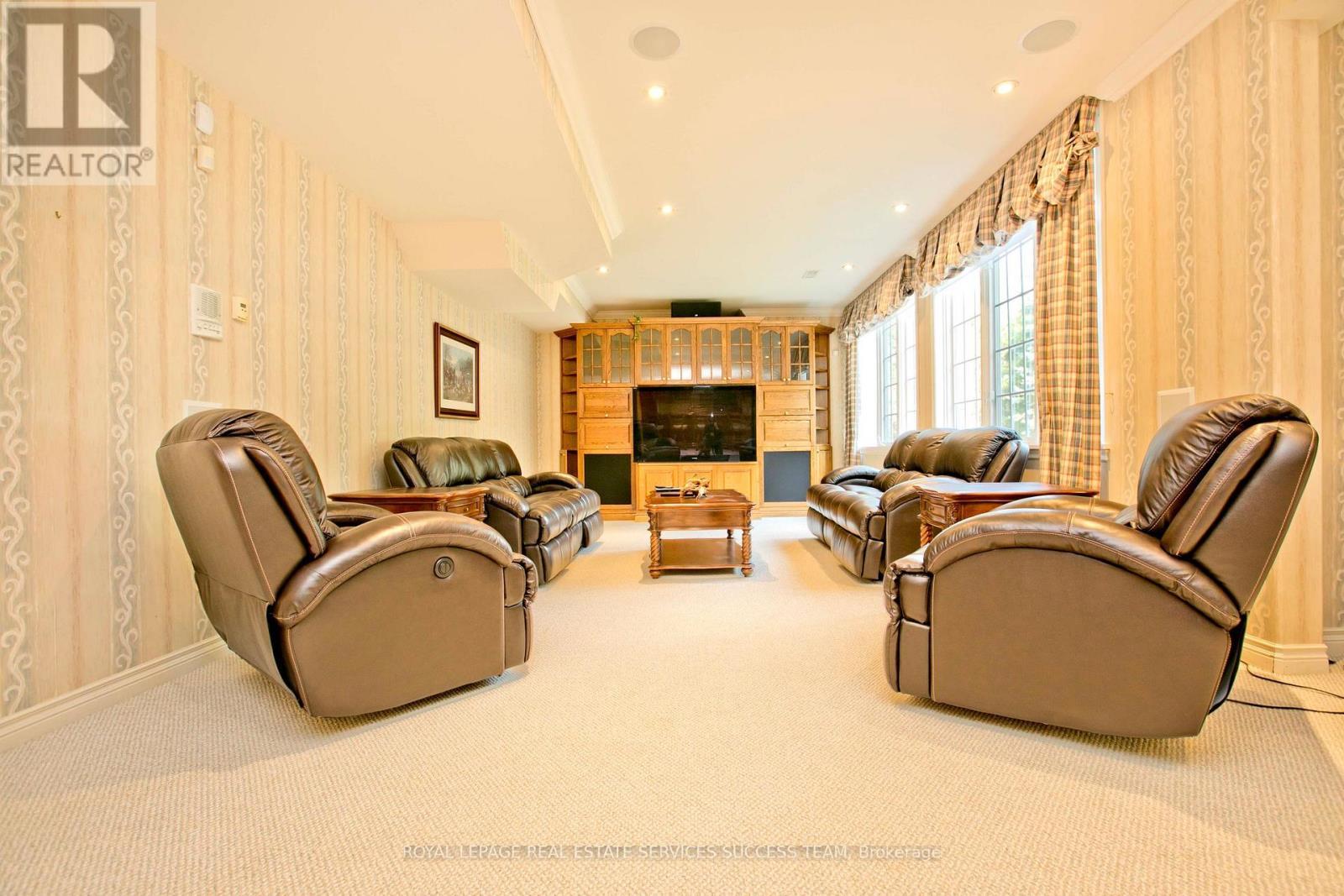 












37 HEATHERWOOD CRESCENT

,
Markham,




Ontario
L3R8W6


