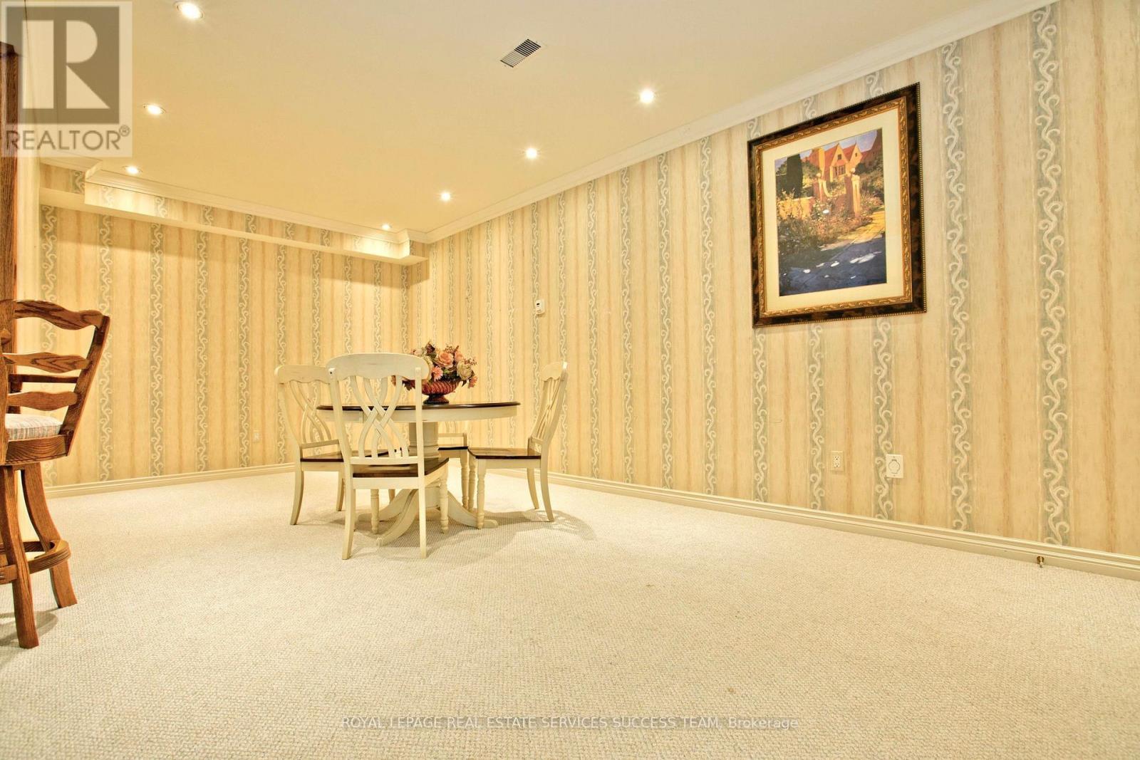 












37 HEATHERWOOD CRESCENT

,
Markham,




Ontario
L3R8W6

