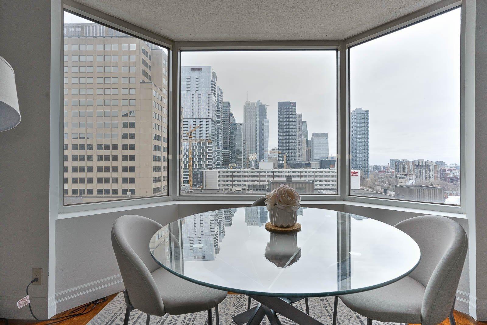 









1050


Av. Amesbury

, 725,
Montréal (Ville-Marie),




QC
H3H2V1

