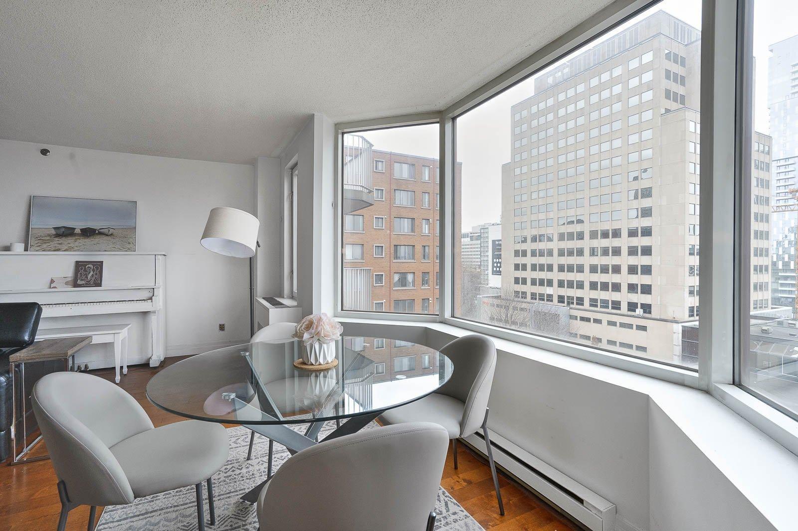 









1050


Av. Amesbury

, 725,
Montréal (Ville-Marie),




QC
H3H2V1

