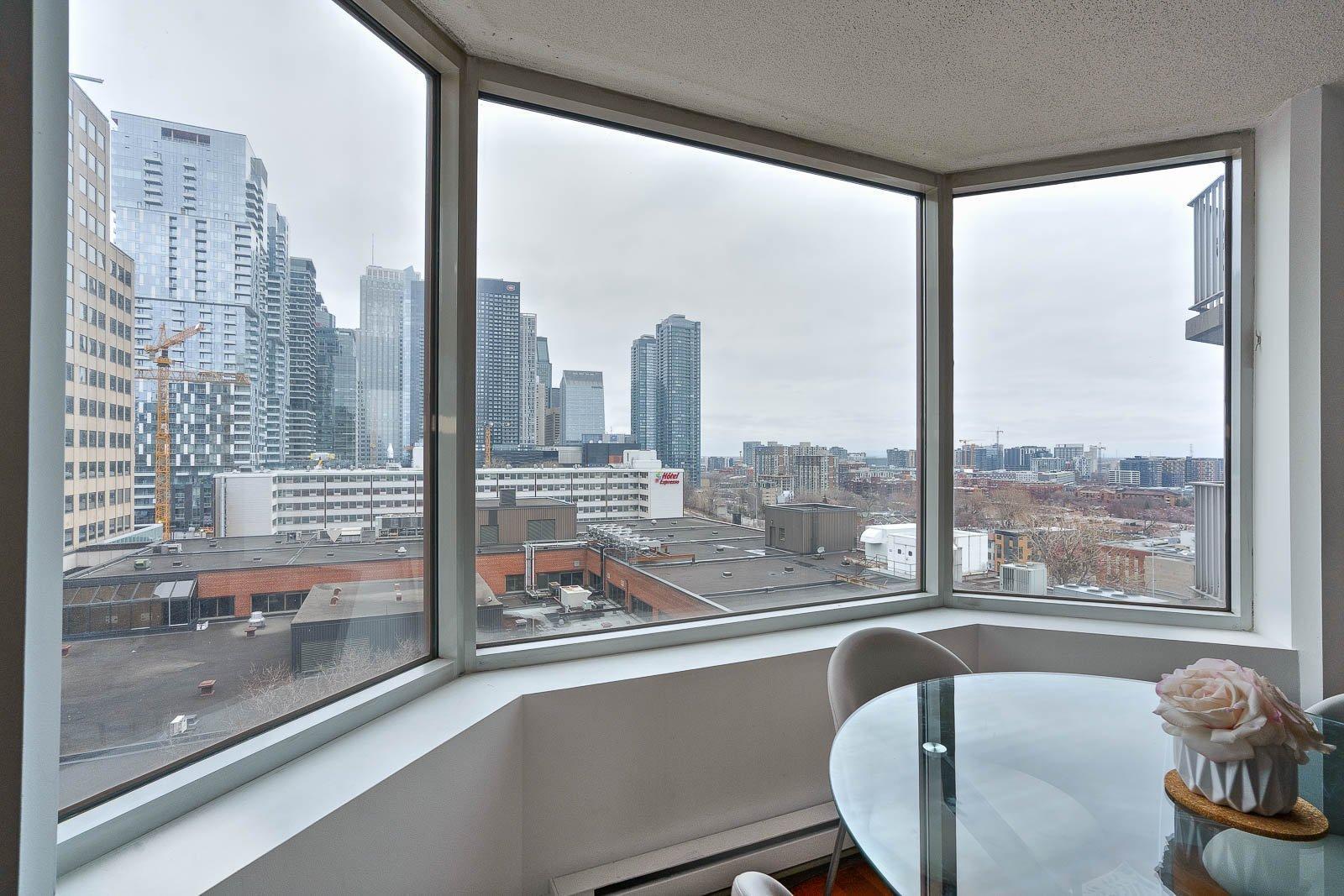 









1050


Av. Amesbury

, 725,
Montréal (Ville-Marie),




QC
H3H2V1

