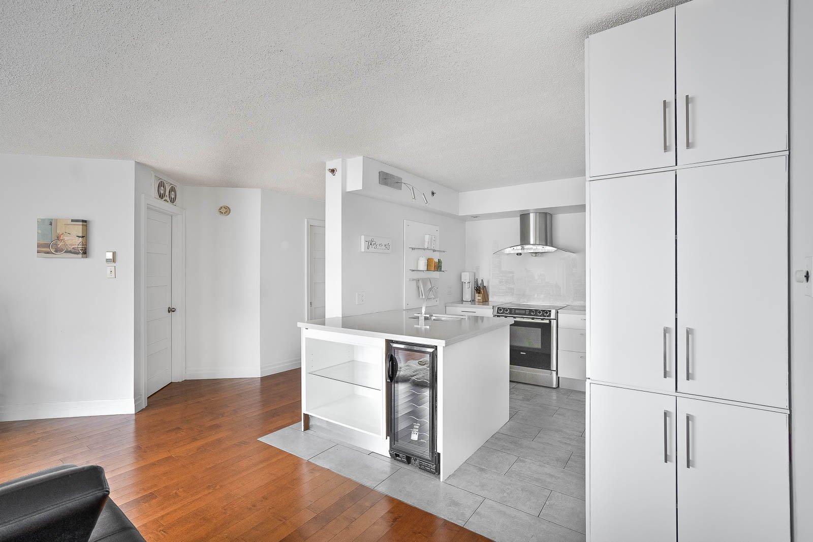 









1050


Av. Amesbury

, 725,
Montréal (Ville-Marie),




QC
H3H2V1

