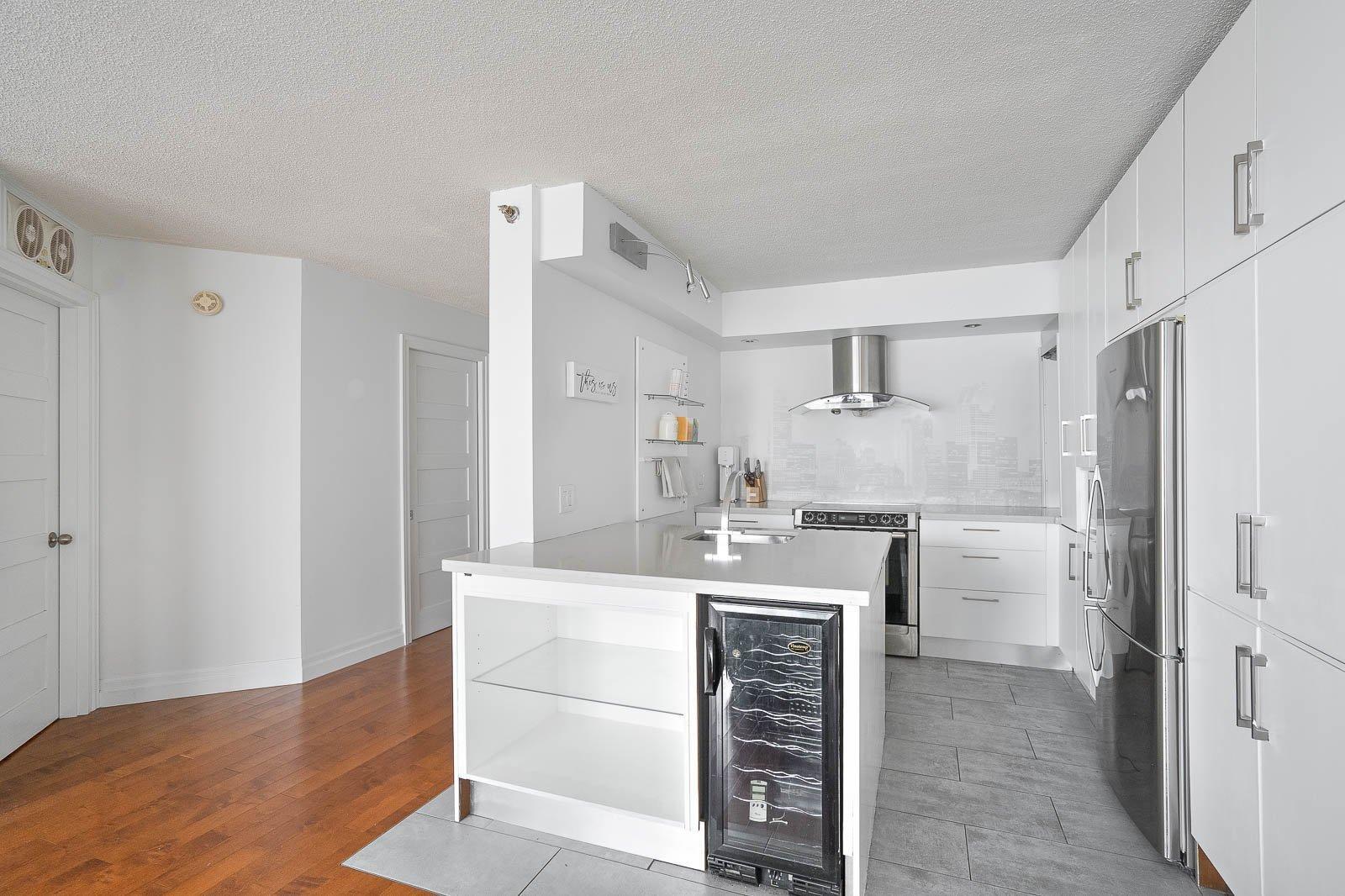 









1050


Av. Amesbury

, 725,
Montréal (Ville-Marie),




QC
H3H2V1

