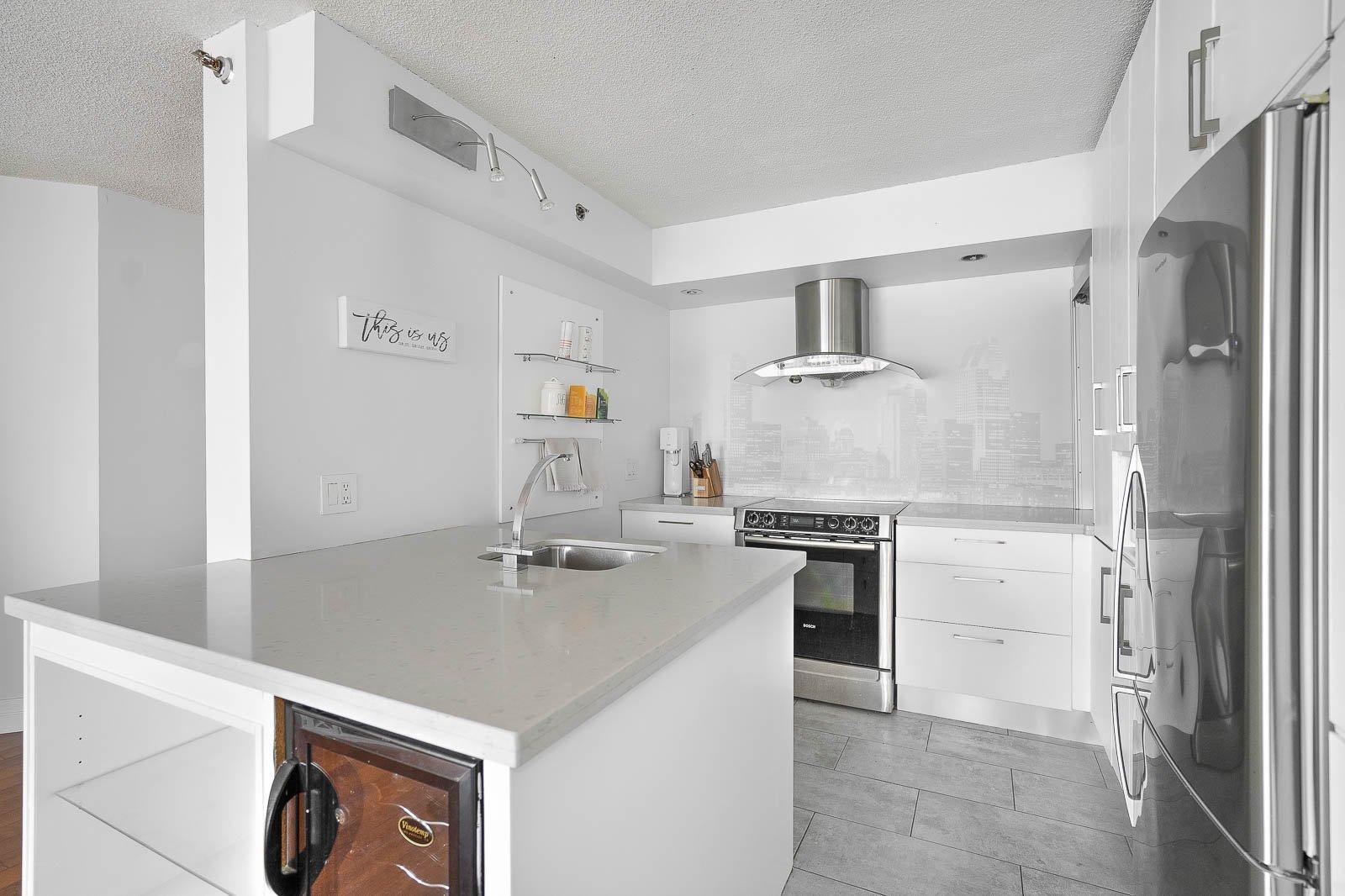 









1050


Av. Amesbury

, 725,
Montréal (Ville-Marie),




QC
H3H2V1

