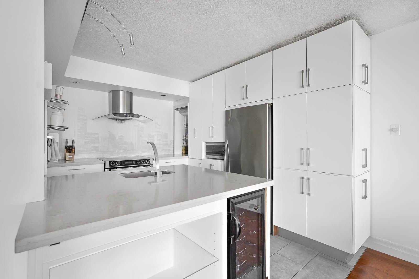 









1050


Av. Amesbury

, 725,
Montréal (Ville-Marie),




QC
H3H2V1

