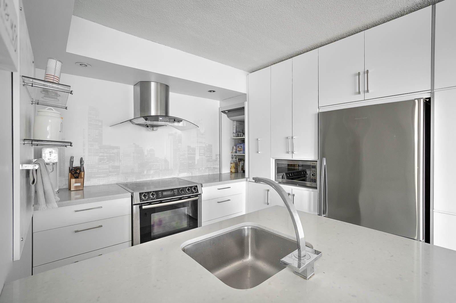 









1050


Av. Amesbury

, 725,
Montréal (Ville-Marie),




QC
H3H2V1

