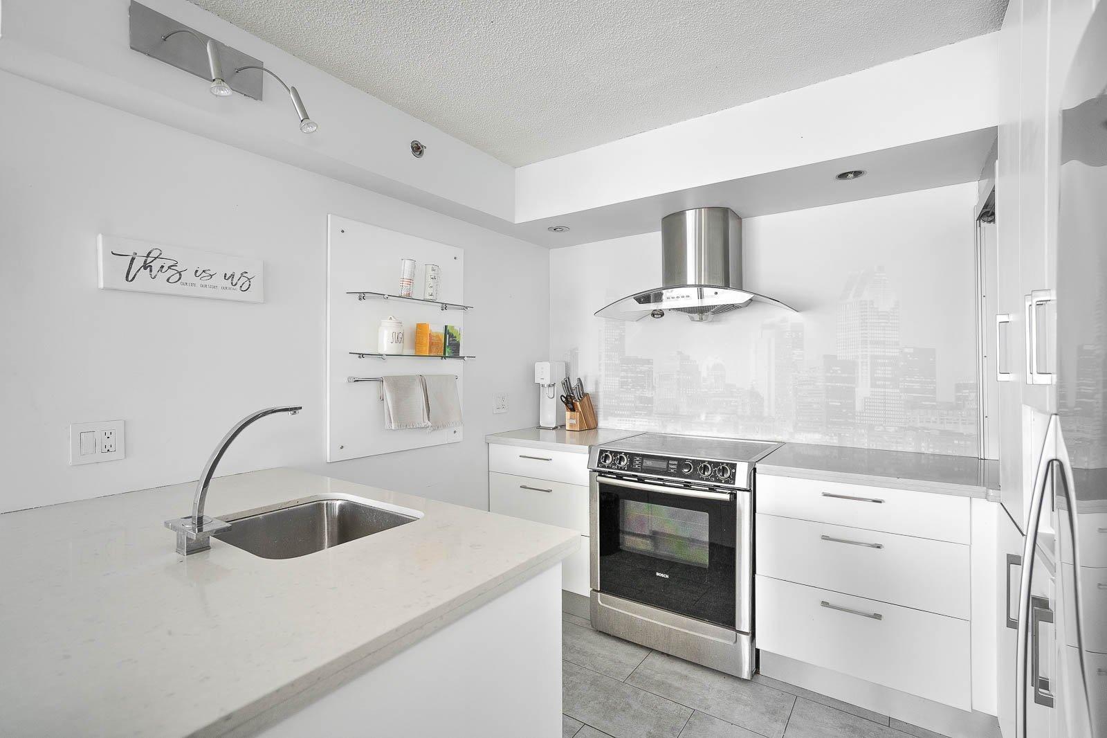 









1050


Av. Amesbury

, 725,
Montréal (Ville-Marie),




QC
H3H2V1

