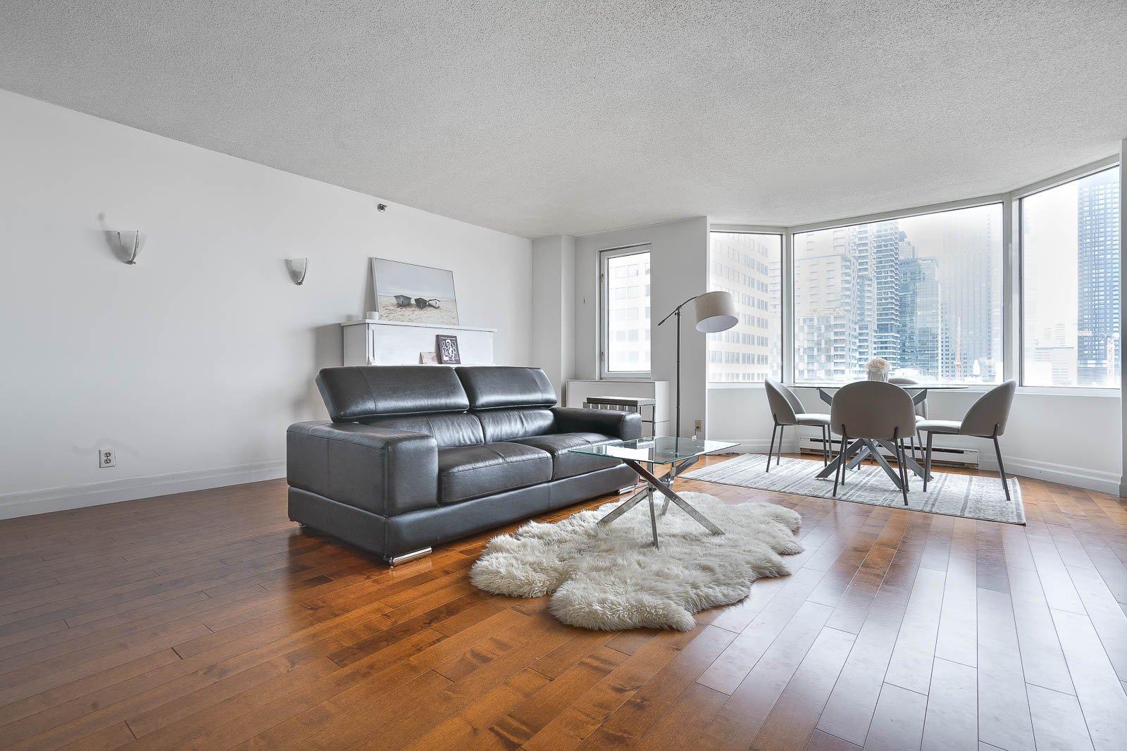 









1050


Av. Amesbury

, 725,
Montréal (Ville-Marie),




QC
H3H2V1

