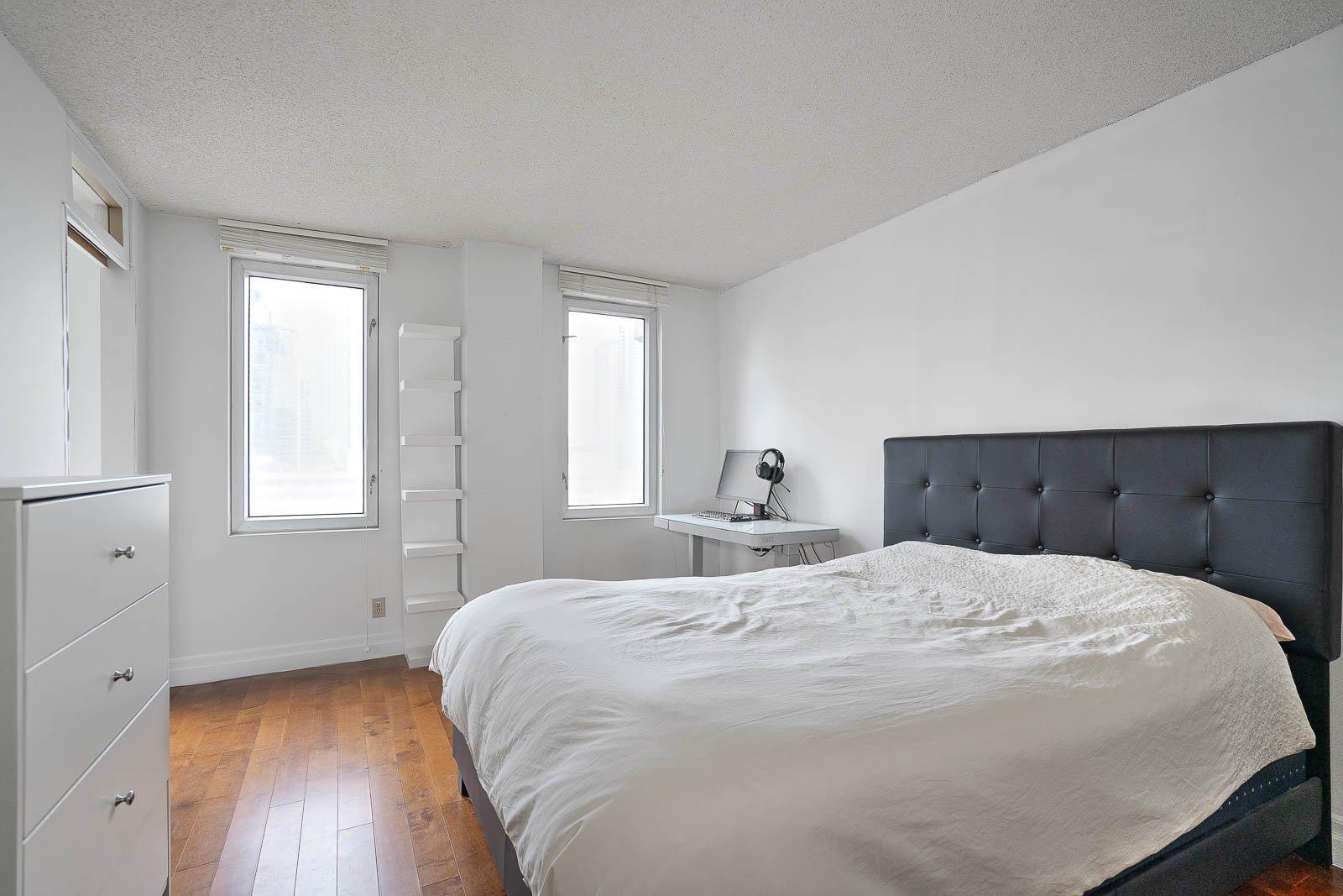 









1050


Av. Amesbury

, 725,
Montréal (Ville-Marie),




QC
H3H2V1


