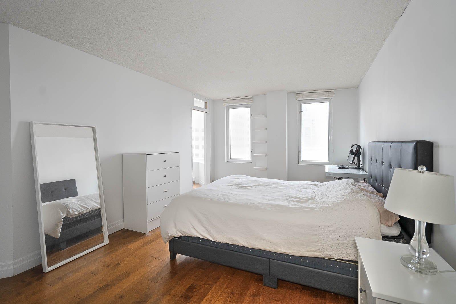 









1050


Av. Amesbury

, 725,
Montréal (Ville-Marie),




QC
H3H2V1

