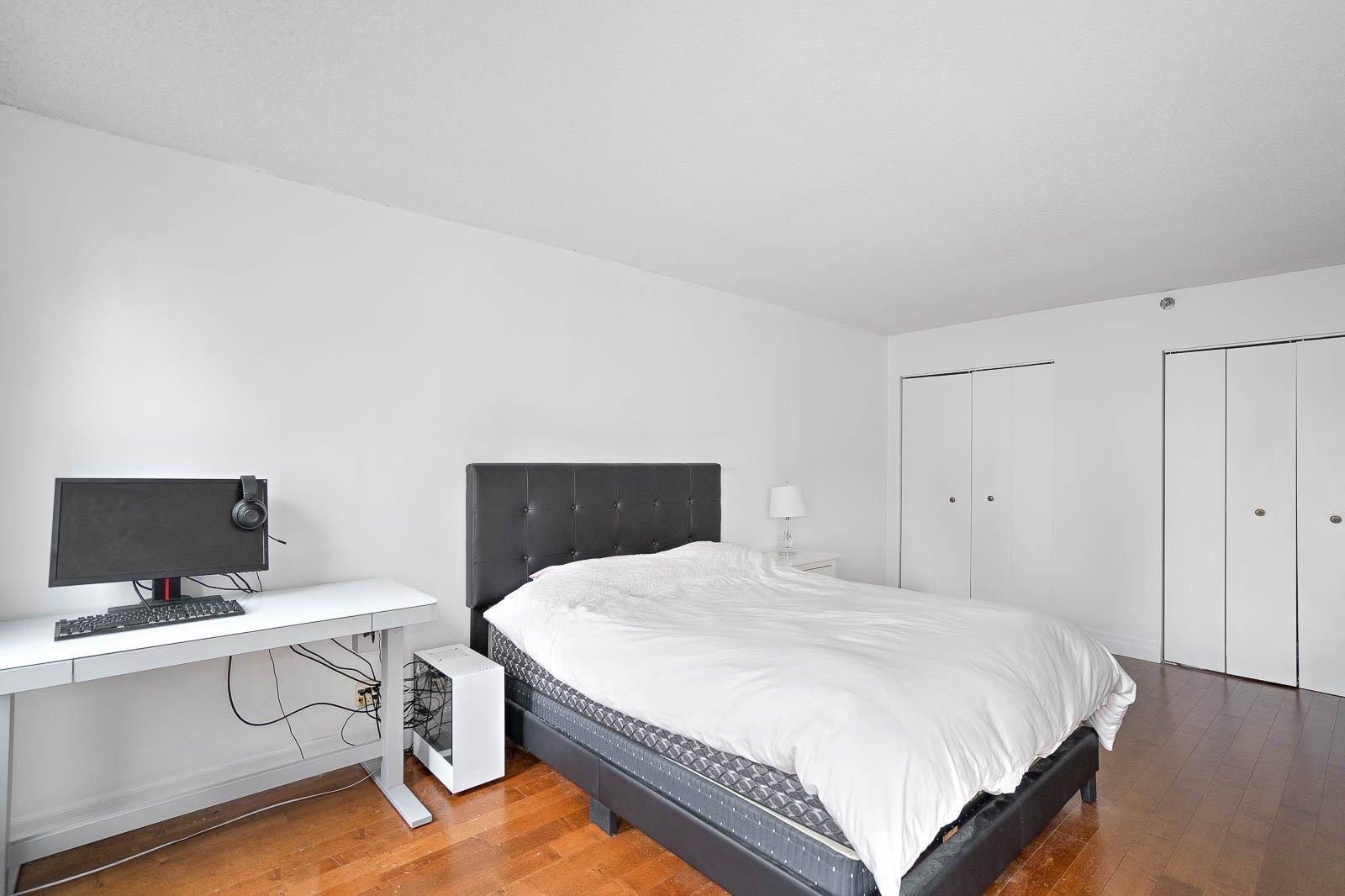 









1050


Av. Amesbury

, 725,
Montréal (Ville-Marie),




QC
H3H2V1

