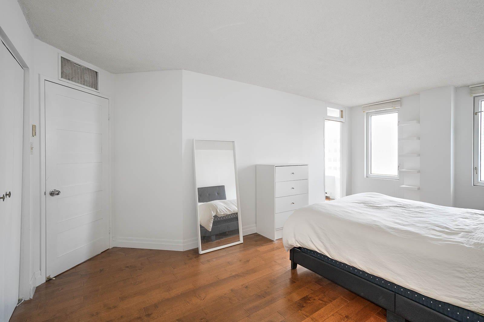 









1050


Av. Amesbury

, 725,
Montréal (Ville-Marie),




QC
H3H2V1

