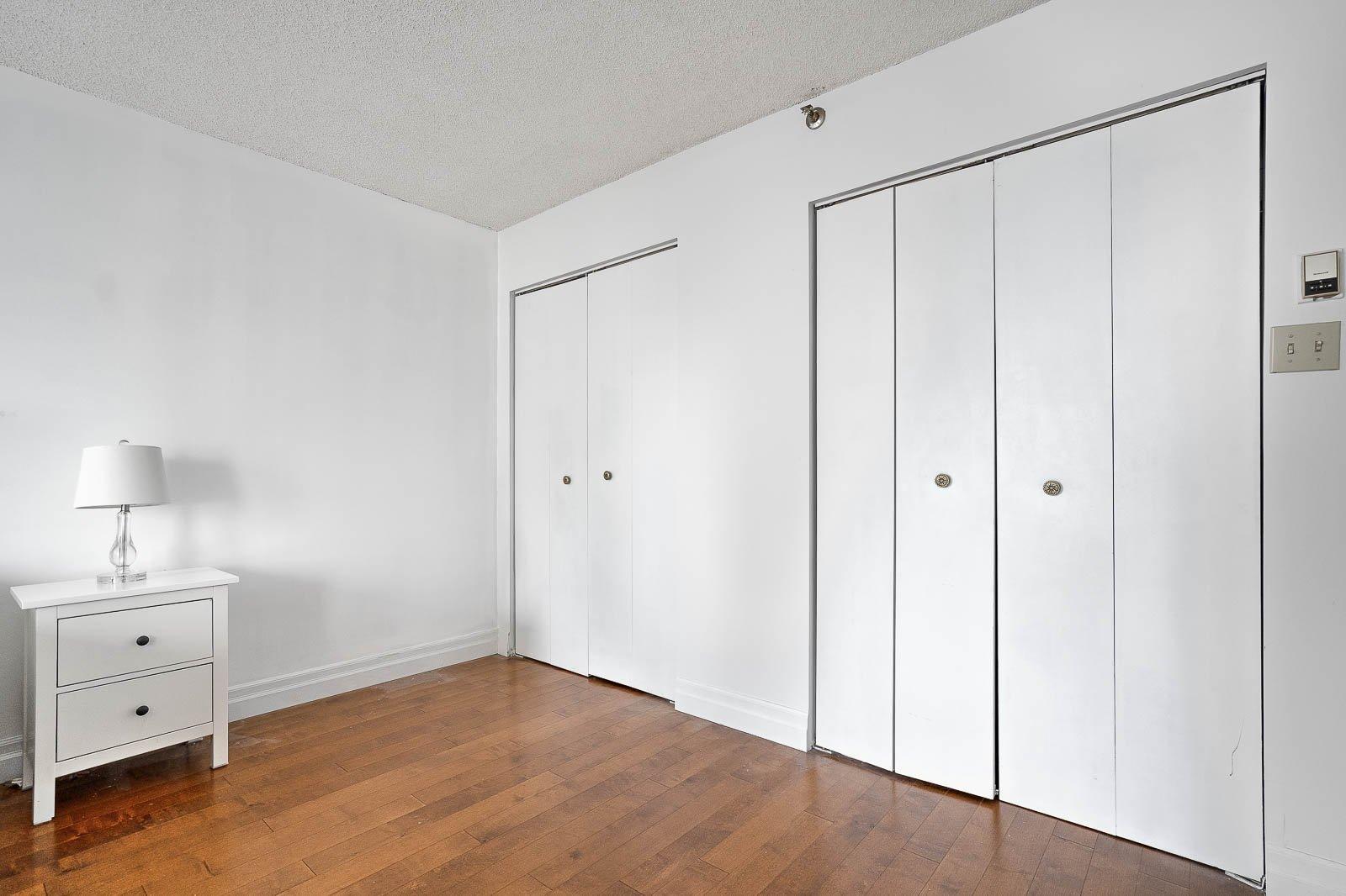 









1050


Av. Amesbury

, 725,
Montréal (Ville-Marie),




QC
H3H2V1

