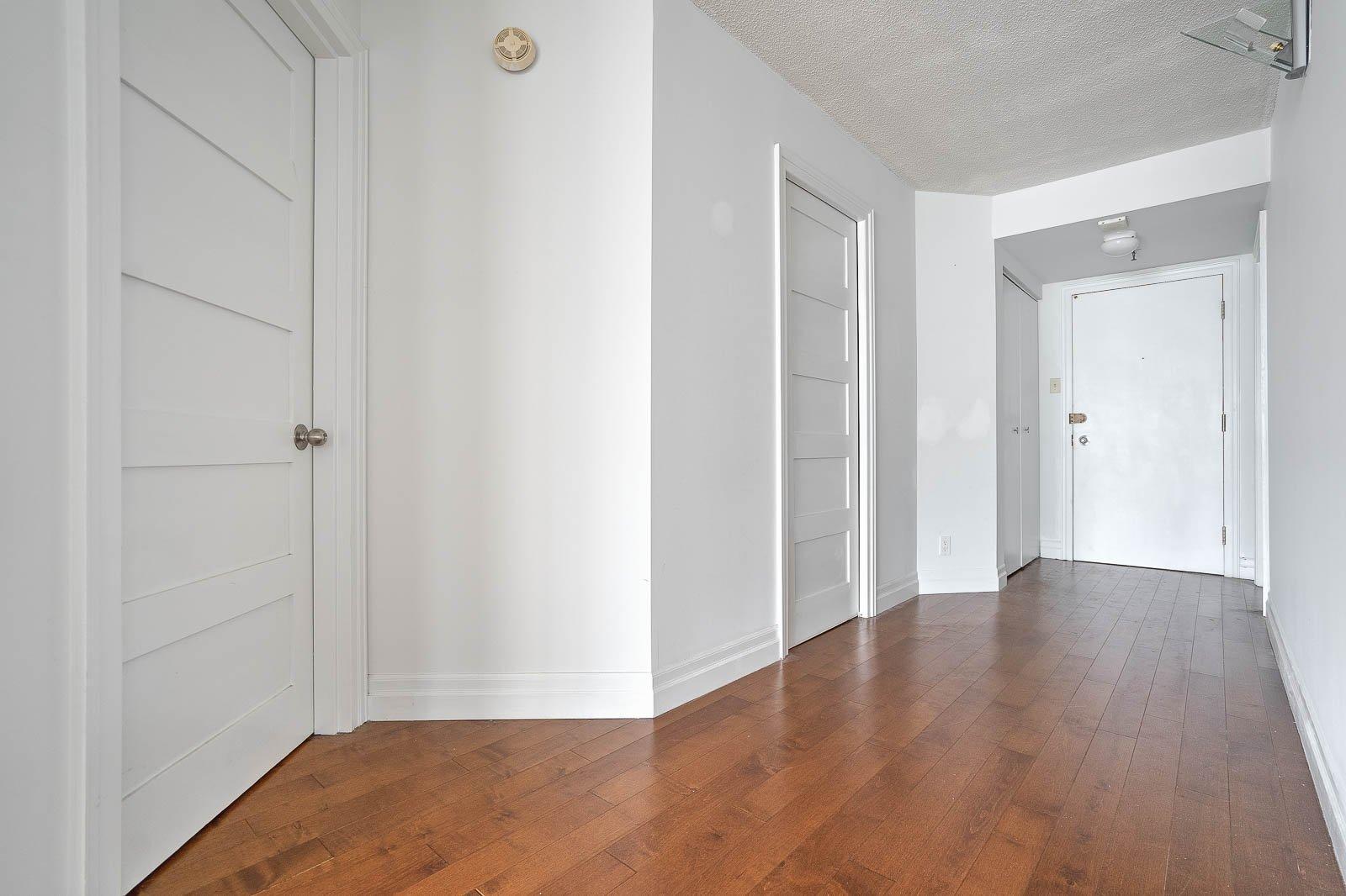 









1050


Av. Amesbury

, 725,
Montréal (Ville-Marie),




QC
H3H2V1

