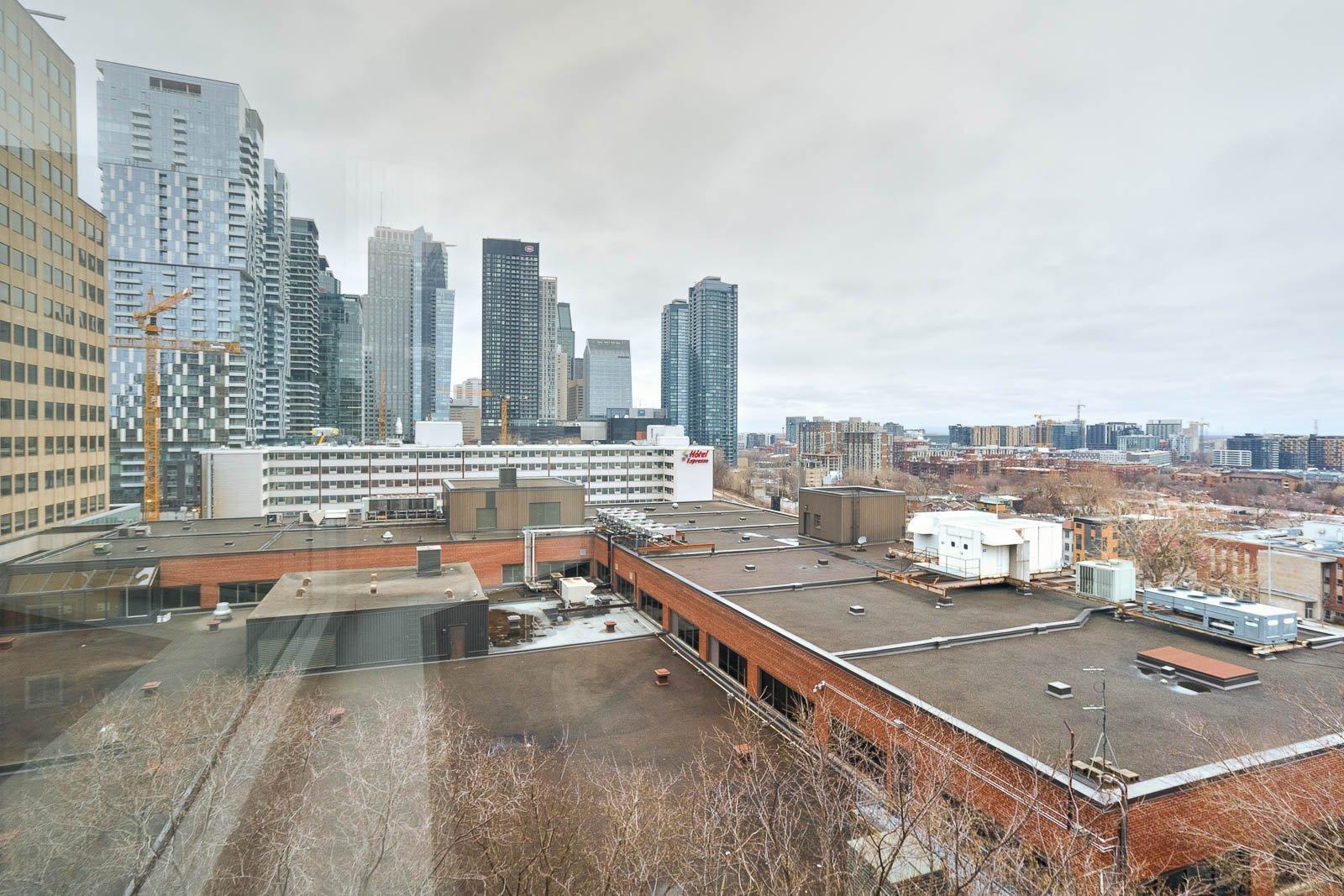 









1050


Av. Amesbury

, 725,
Montréal (Ville-Marie),




QC
H3H2V1

