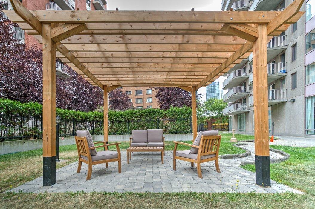 









1050


Av. Amesbury

, 725,
Montréal (Ville-Marie),




QC
H3H2V1

