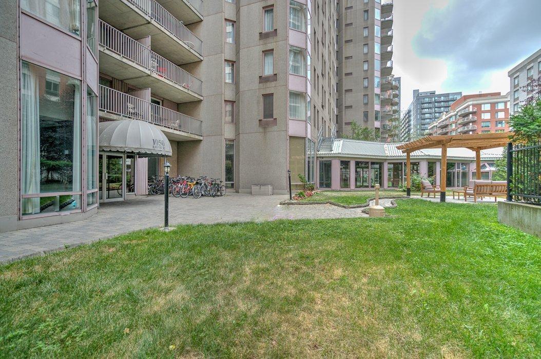 









1050


Av. Amesbury

, 725,
Montréal (Ville-Marie),




QC
H3H2V1

