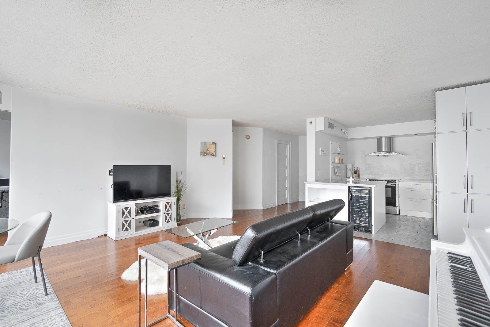 









1050


Av. Amesbury

, 725,
Montréal (Ville-Marie),




QC
H3H2V1

